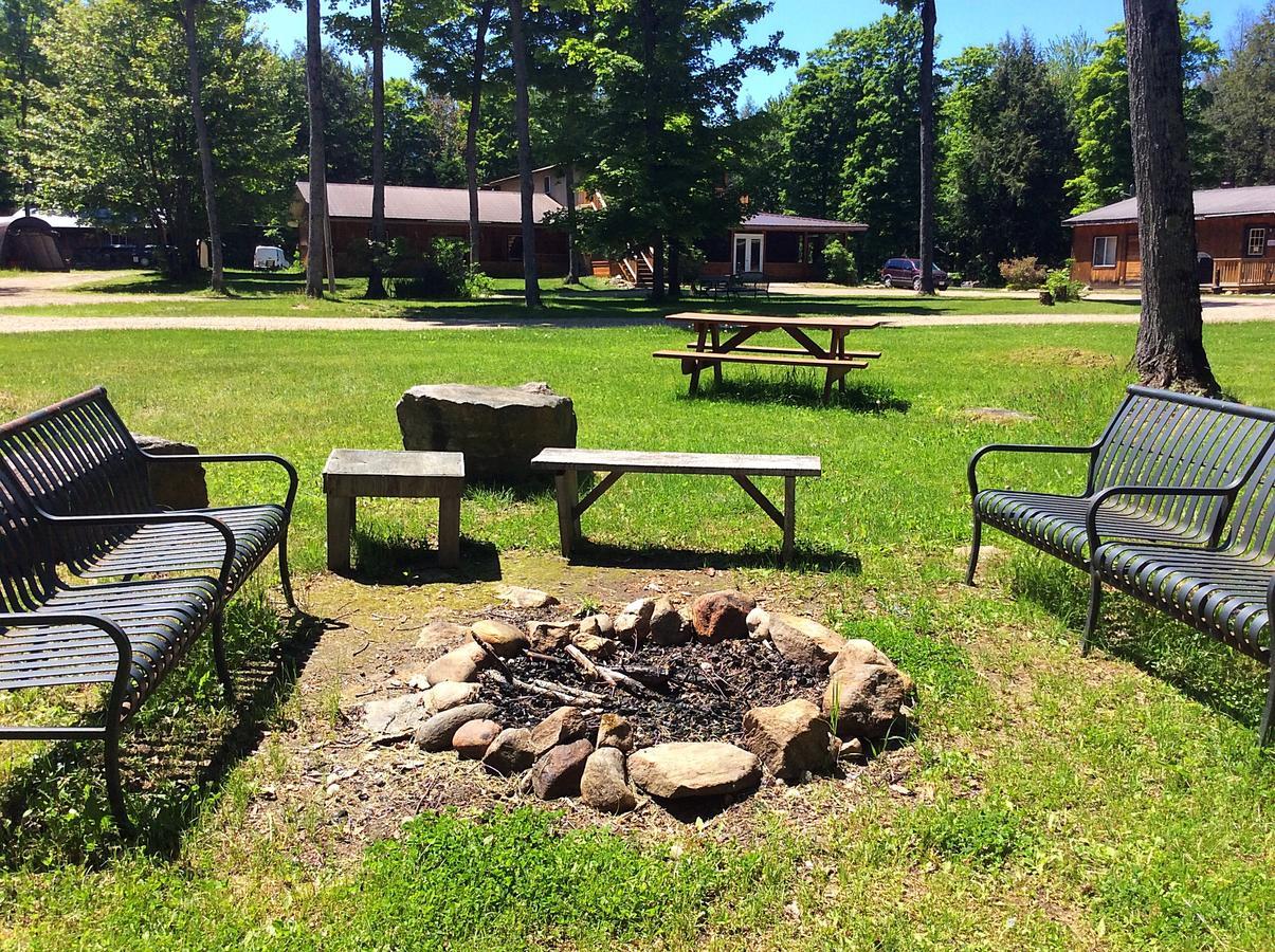Madawaska Lodge Extérieur photo