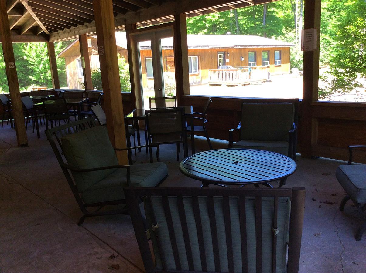 Madawaska Lodge Extérieur photo